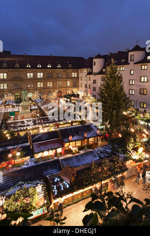 Foire de Noël sur la place Schillerplatz, Baden Württemberg, Stuttgart, Germany, Europe Banque D'Images