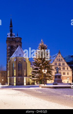 Schillerplatz avec Schwanenburg, arbre de Noël et Schillerdenkmal, Baden Württemberg, Stuttgart, Germany, Europe Banque D'Images