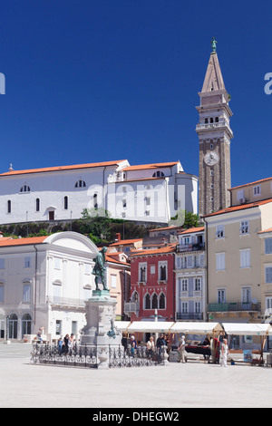 Vieille ville avec la place Tartini et la cathédrale de Saint Georges, Piran, Istrie, Slovénie, Europe Banque D'Images