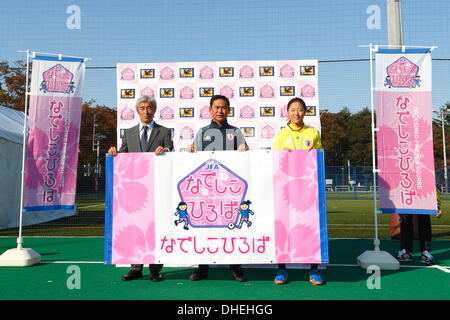 Cour de Futsal National Yoyogi Stadium, Tokyo, Japon. Nov 8, 2013. (L-R) Eiji Ueda, Norio Sasaki, Yuki Ogimi, 8 novembre 2013 - Football : Nadeshiko Carré d'amis activité de lancement au niveau National Yoyogi Stadium Futsal Cour, Tokyo, Japon. © AFLO SPORT/Alamy Live News Banque D'Images