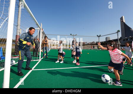 Cour de Futsal National Yoyogi Stadium, Tokyo, Japon. Nov 8, 2013. Norio Sasaki, le 8 novembre 2013 - Football : Nadeshiko Carré d'amis activité de lancement au niveau National Yoyogi Stadium Futsal Cour, Tokyo, Japon. © AFLO SPORT/Alamy Live News Banque D'Images