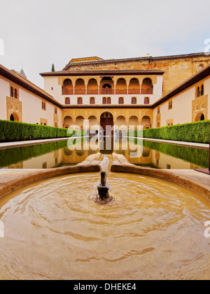 Patio de Arrayanes en Palacios Nazaries de l'Alhambra à Grenade, Andalousie, Espagne Banque D'Images