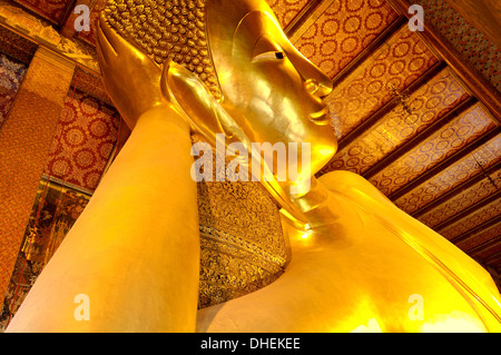 Chef de la grand Bouddha couché, Wat Phra Chetuphon, fondée au 17ème siècle, Bangkok, Thaïlande Banque D'Images