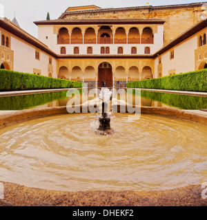 Patio de Arrayanes en Palacios Nazaries de l'Alhambra à Grenade, Andalousie, Espagne Banque D'Images