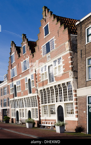 Maison ancienne sur le port de la ville historique de Hoorn Banque D'Images