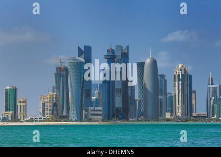 Gratte-ciel futuriste à Doha, au Qatar, au Moyen-Orient Banque D'Images