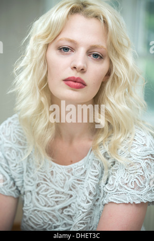 Portrait of a young blonde woman Banque D'Images