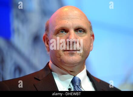 Berlin, Allemagne. 07Th Nov, 2013. -Microsoft CEO Steve Ballmer donne un discours d'ouverture de la célébration à l''Microsoft Berlin' à Berlin, Allemagne, 07 novembre 2013. Photo : BRITTA PEDERSEN/dpa/Alamy Live News Banque D'Images