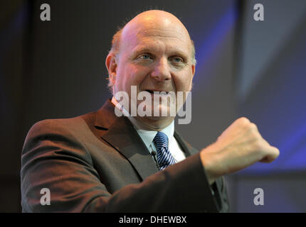 Berlin, Allemagne. 07Th Nov, 2013. -Microsoft CEO Steve Ballmer donne un discours d'ouverture de la célébration à l''Microsoft Berlin' à Berlin, Allemagne, 07 novembre 2013. Photo : BRITTA PEDERSEN/dpa/Alamy Live News Banque D'Images