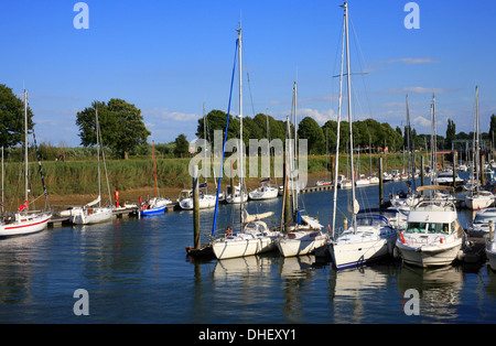 Marina et Somme de : Quai Lejoille, St Valery sur Somme, Somme, Picardie, France Banque D'Images