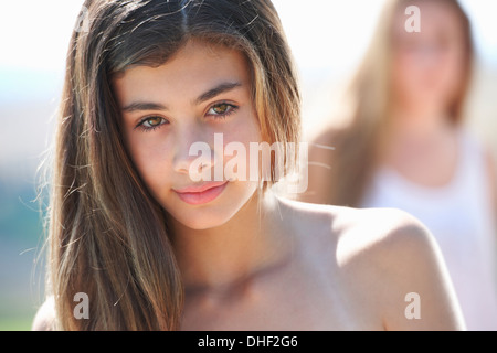 Portrait of teenage girl, focus on foreground Banque D'Images