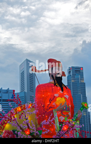 18 mètres de hauteur de la richesse de Dieu, Cai Shen, à la rivière Hongbao 2013, Singapour. Banque D'Images