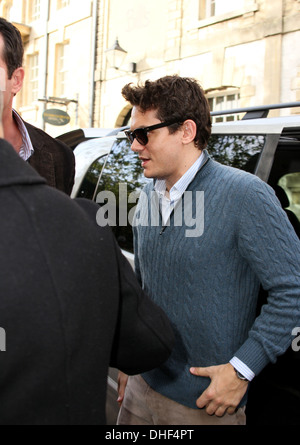 John Mayer, guitariste et compositeur américain arrivant à l'Oxford Union pour donner un talke. Banque D'Images