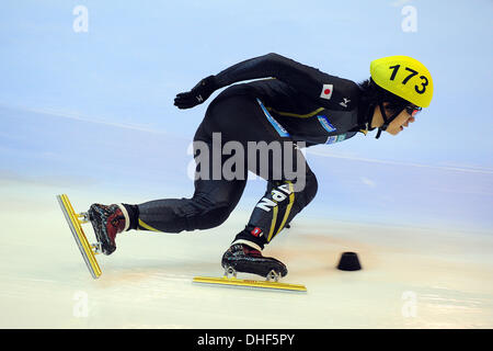 Torino, Italie. 05Th Nov, 2013. Yoshiaki Oguro japonaise au cours de la deuxième journée de l'USI de patinage de vitesse sur courte piste à l'Palatazzoli la Coupe du monde. Credit : Action Plus Sport/Alamy Live News Banque D'Images