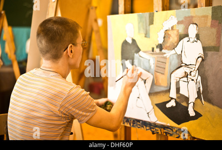 Jeune homme peinture photo Banque D'Images