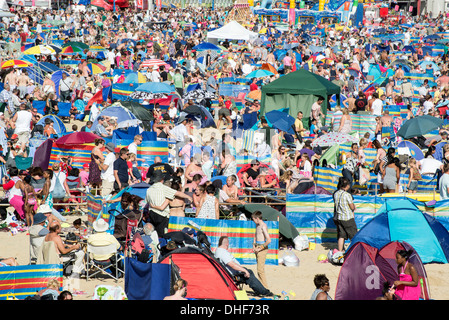 Foule record sur plage de Bournemouth Air Festival 2013. Banque D'Images