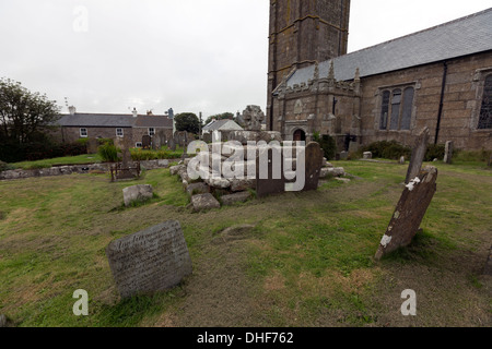 Cimetière et l'église de St Buryan à Cornwall, Angleterre, Royaume-Uni. Banque D'Images