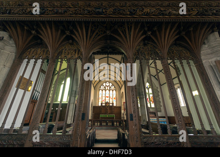 Intérieur de l'église St Buryan à Cornwall, Angleterre, Royaume-Uni. Banque D'Images