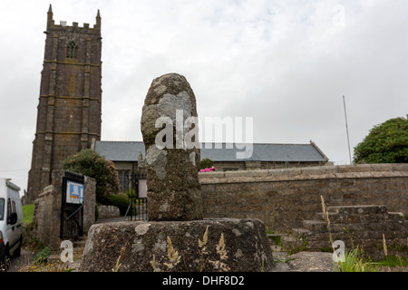 Reste d'une ancienne Croix dans l'église paroissiale St Buryan, à Cornwall, Angleterre, Royaume-Uni. Banque D'Images