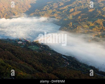 Usine hydroélectrique, barrage et lac Perucac sur Drina Banque D'Images