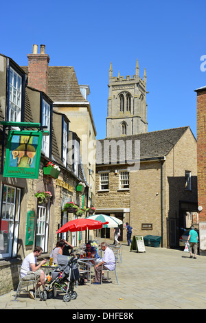 La Toison d'or Pub, des brebis, Stamford, Lincolnshire, Angleterre, Royaume-Uni Banque D'Images