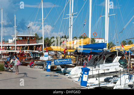 Asien, Türkei, Provinz Mugla, Datça, Yachthafen Banque D'Images