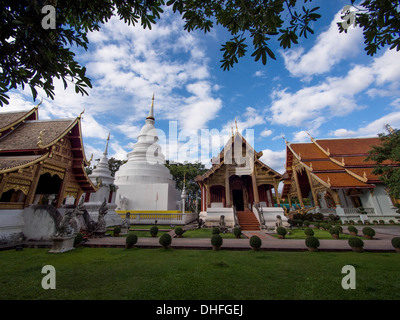 Temples bouddhistes et stupa de Wat Phra Singh de Chiang Mai, Thaïlande. Banque D'Images