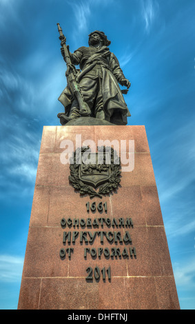 Monument aux fondateurs de la ville d'Irkutsk, sur les rives de la rivière Angara à Irkoutsk. Banque D'Images