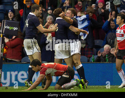 Edimbourg, Ecosse. 09Th Nov, 2013. L'Ecosse Duncan Weir célèbre marquant son essayer pendant l'automne Viagogo jeu international entre l'Ecosse et le Japon à partir de l'Action Crédit : Murrayfield Plus Sport/Alamy Live News Banque D'Images