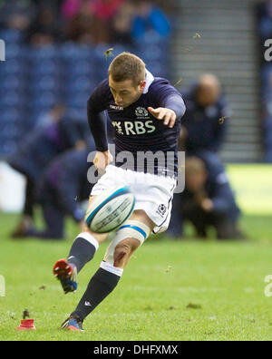 Edimbourg, Ecosse. 09Th Nov, 2013. Greig Laidlaw scores pour l'Écosse au cours de l'automne Viagogo jeu international entre l'Ecosse et le Japon à partir de l'Action Crédit : Murrayfield Plus Sport/Alamy Live News Banque D'Images