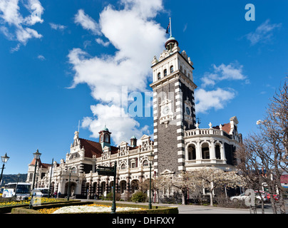 Dunedin, Otago, Nouvelle-Zélande. La célèbre station de chemin de fer conçue par Sir George Troup. Banque D'Images