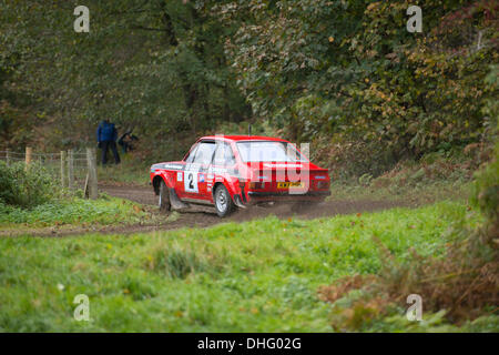 Duncombe Park, North Yorkshire, UK . 09Th Nov, 2013. RAC Rally UK Duncombe Park spéciale 8. Matthew Robinson et Sam Collis, à ce point situé à 2e dans la catégorie D5 (pour les voitures immatriculées historique être 1975 et 1981) dans une Ford Escort Mk 2 Crédit : Geoff Tweddle/Alamy Live News Banque D'Images