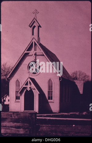 Copie D'UNE PHOTOGRAPHIE EN NOIR ET BLANC PRISES DE LA MÈRE DES DOULEURS DE L'ÉGLISE CATHOLIQUE ROMAINE LE LONG DE LA PÉNINSULE D'AKRON ROAD. 018 Banque D'Images