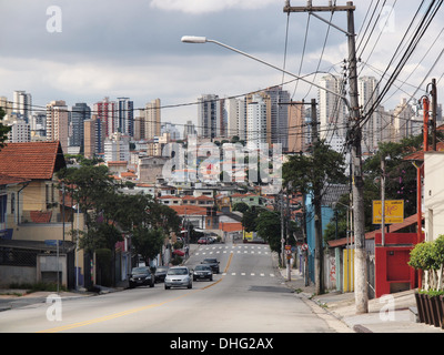 Les rues de banlieue dans la ville de Sao Paulo Banque D'Images