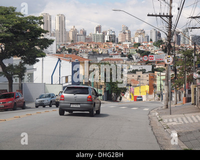 Les rues de banlieue dans la ville de Sao Paulo Banque D'Images