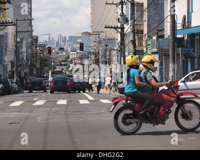 Les rues de banlieue dans la ville de Sao Paulo Banque D'Images