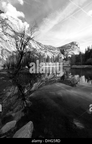 North Dome reflété dans le lac Miroir, Yosemite National Park, Californie, États-Unis. Banque D'Images