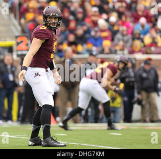 Minneapolis, MN, USA. Nov 9, 2013. 9 novembre 2013 : Minnesota Gophers quarterback Philip Nelson (9) est affichée au cours de la NCAA football match entre l'Université du Minnesota Gophers et la Penn State Nittany Lions au TCF Bank Stadium à Minneapolis, Minnesota. Minnesota a battu Penn State 24 - 10. © csm/Alamy Live News Banque D'Images