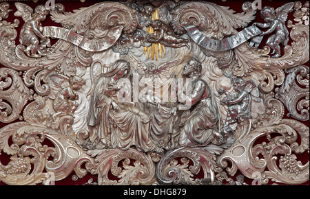 Anvers - 4 SEPTEMBRE : Baroque metal soulagement de crèche sur l'autel dans la cathédrale de Notre-Dame Banque D'Images