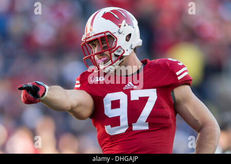 Madison, Wisconsin, USA. Nov 9, 2013. 9 novembre 2013 : Wisconsin Badgers linebacker Brendan Kelly # 97 au cours de la NCAA Football match entre les BYU Cougars et le Wisconsin Badgers au Camp Randall Stadium à Madison, WI. Le Wisconsin a défait BYU POIGNÉÉS 27 17/32 po. John Fisher/CSM/Alamy Live News Banque D'Images