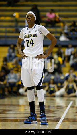 Berkeley, CA, USA. Nov 8, 2013. Nov 08 2013 - Berkeley CA, USA Californie porte etre G / F # 24 gamme Courtney à mi cour au cours de NCAA de basket-ball femmes match entre Long Beach State 49ers et les Golden Bears de la Californie à Berkeley en Californie Pavillon Hass © csm/Alamy Live News Banque D'Images