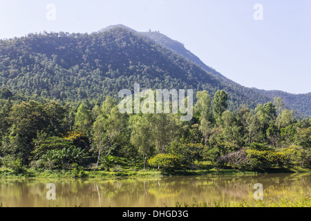 Barrage et Mountain, Chiang Mai en Thaïlande du Nord. Beau paysage Banque D'Images