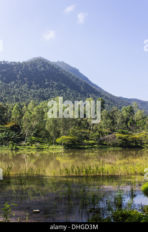 Barrage et Mountain, Chiang Mai en Thaïlande du Nord. Beau paysage Banque D'Images