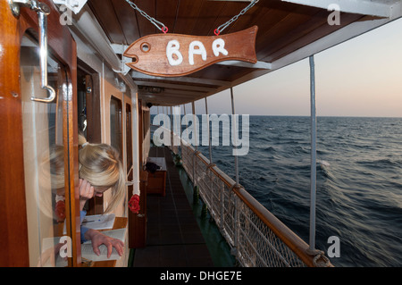 Le bar à bord du M/S Wilhelm Tham, Gota Canal Cruise, SUÈDE Banque D'Images