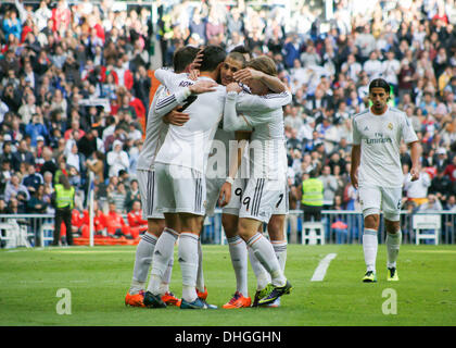 Madrid, Espagne. Nov 9, 2013. Benzema célèbre après avoir marqué lors d'un match de football de la Liga espagnole entre le Real Madrid et Real Sociedad au Santiago Bernabeu à Madrid, Espagne, le 9 novembre 2013.Photo : Rodrigo Garcia/NurPhoto NurPhoto © Rodrigo Garcia//ZUMAPRESS.com/Alamy Live News Banque D'Images