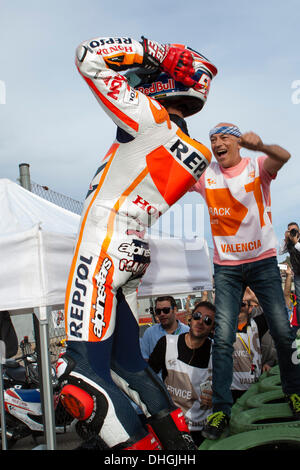 Barcelona, Espagne. 10 nov., 2013. Marc Márquez (SPA) Repsol Honda Team rider lors de la ronde 18 du Championnat du Monde MotoGP 2013 du circuit Ricardo Tormo à Valence en Espagne. © Plus Sport Action/Alamy Live News Crédit : Action Plus de Sports/Alamy Live News Banque D'Images