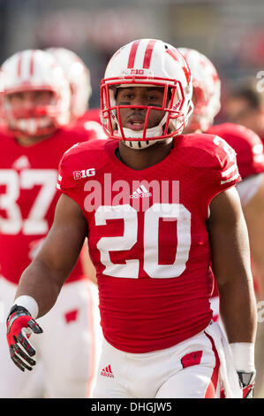 Madison, Wisconsin, USA. Nov 9, 2013. 9 novembre 2013 : Wisconsin Badgers running back James White # 20 avant la NCAA Football match entre les BYU Cougars et le Wisconsin Badgers au Camp Randall Stadium à Madison, WI. Le Wisconsin a défait BYU POIGNÉÉS 27 17/32 po. John Fisher/CSM/Alamy Live News Banque D'Images