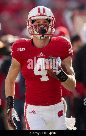 Madison, Wisconsin, USA. Nov 9, 2013. 9 novembre 2013 : Wisconsin Badgers wide receiver Jared Abbrederis # 4 avant de la NCAA Football match entre les BYU Cougars et le Wisconsin Badgers au Camp Randall Stadium à Madison, WI. Le Wisconsin a défait BYU POIGNÉÉS 27 17/32 po. John Fisher/CSM/Alamy Live News Banque D'Images