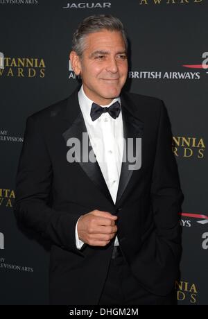 George Clooney arrive à la remise des prix de la BAFTA Britannia à Los Angeles, Californie, le 9 novembre 2013 Banque D'Images