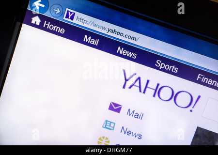 Site web de Yahoo s'affiche sur l'écran d'un ordinateur Yahoo est une société Internet multinationales dans le monde connu pour son portail Web. Banque D'Images